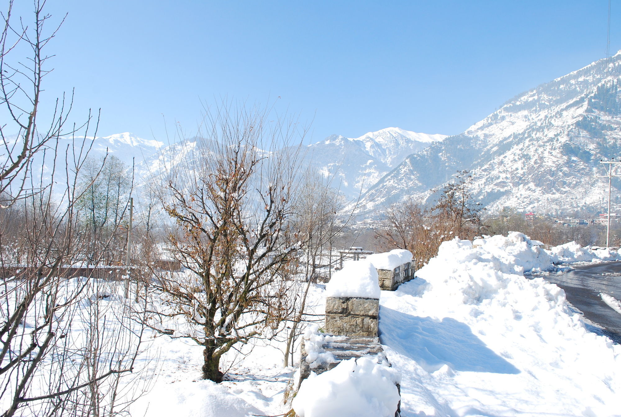 Adb Rooms Snow Touch Resort Manāli Eksteriør bilde